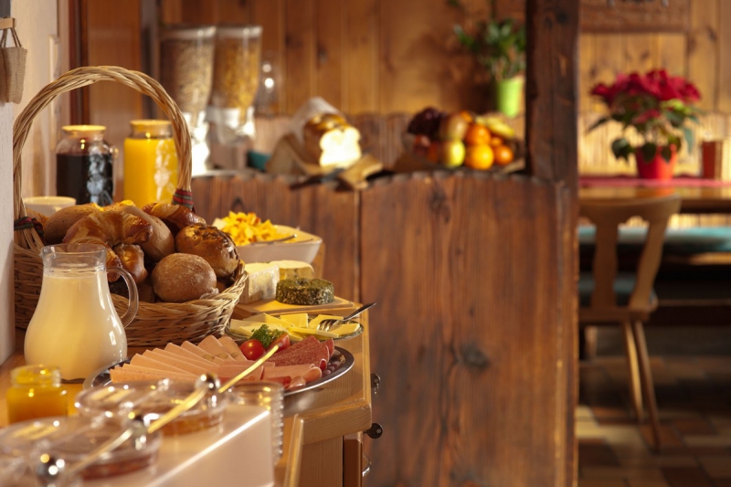 brasserie-GAREOULT-min_breakfast_buffet_food_restaurant_meal_hotel_plate_fresh-718745